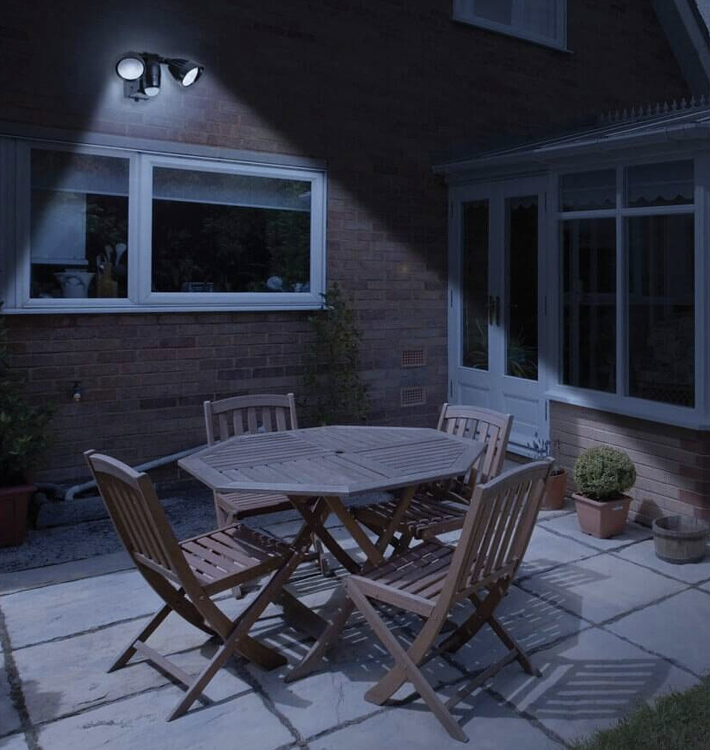 Lyyt Battery Powered Twin LED Floodlight with PIR